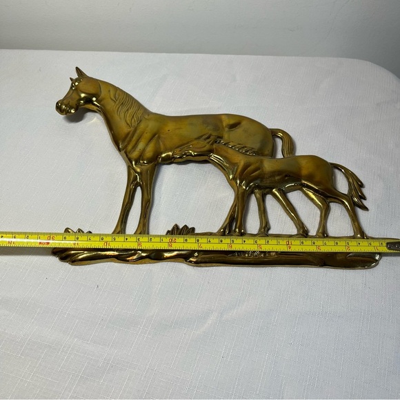 Vintage BRASS Horse and Foal Wall hanging. UNIQUE! - Picture 5 of 6
